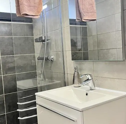 N8 Maison T2 Climatise * Ajaccio (Corsica)